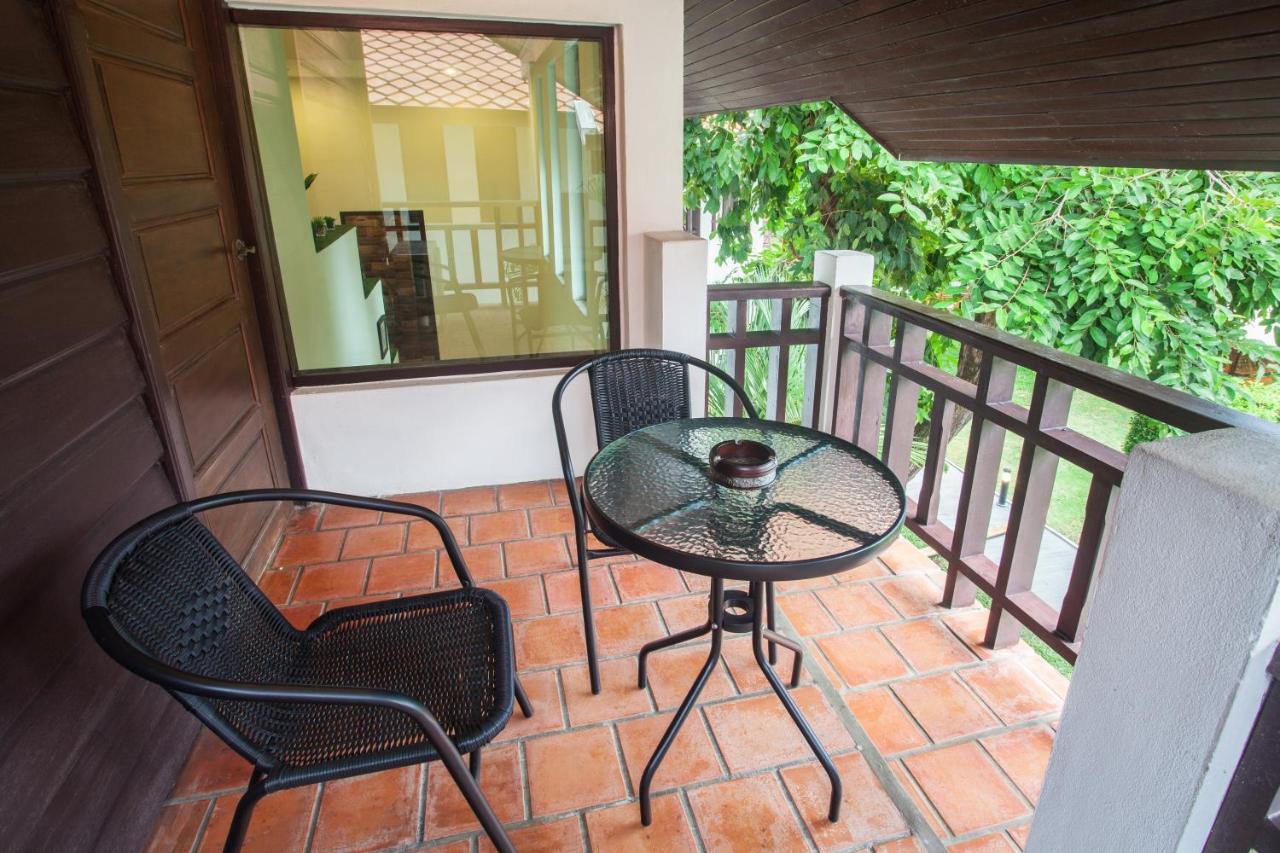 Achawalai Residence Village By Song Bãi biển Jomtien Ngoại thất bức ảnh