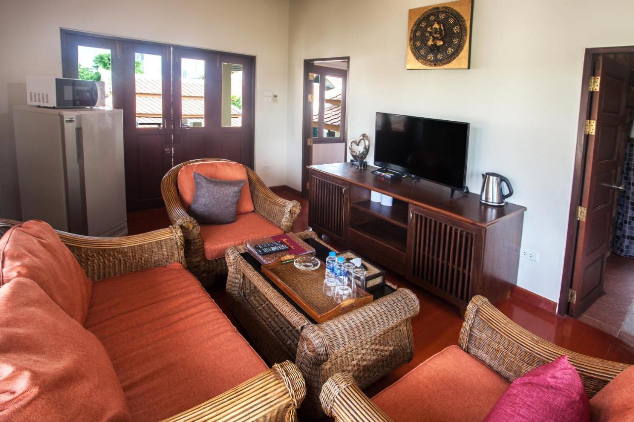 Achawalai Residence Village By Song Bãi biển Jomtien Ngoại thất bức ảnh