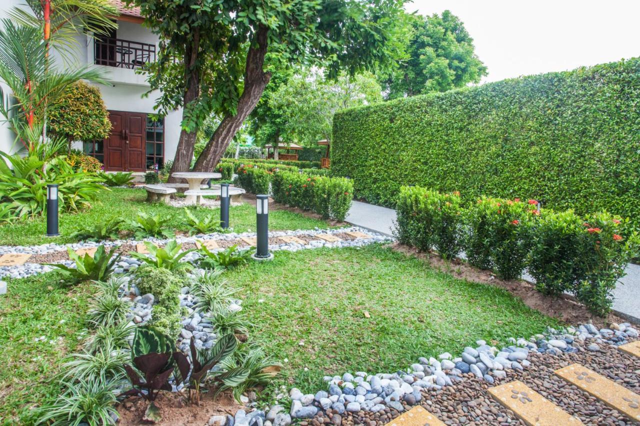 Achawalai Residence Village By Song Bãi biển Jomtien Ngoại thất bức ảnh